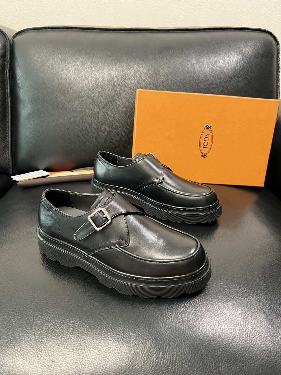 Tods  高品质  顶级工艺品  托德斯  皮鞋专柜新款，原厂配置意大利进口牛皮面料，高品质复杂拼接工