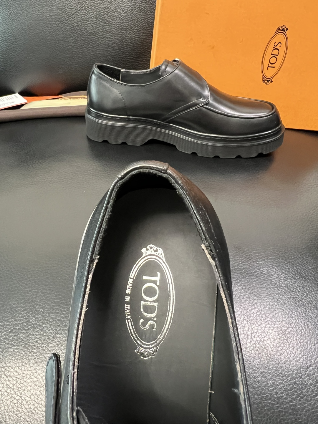 Tods  高品质  顶级工艺品  托德斯  皮鞋专柜新款，原厂配置意大利进口牛皮面料，高品质复杂拼接工