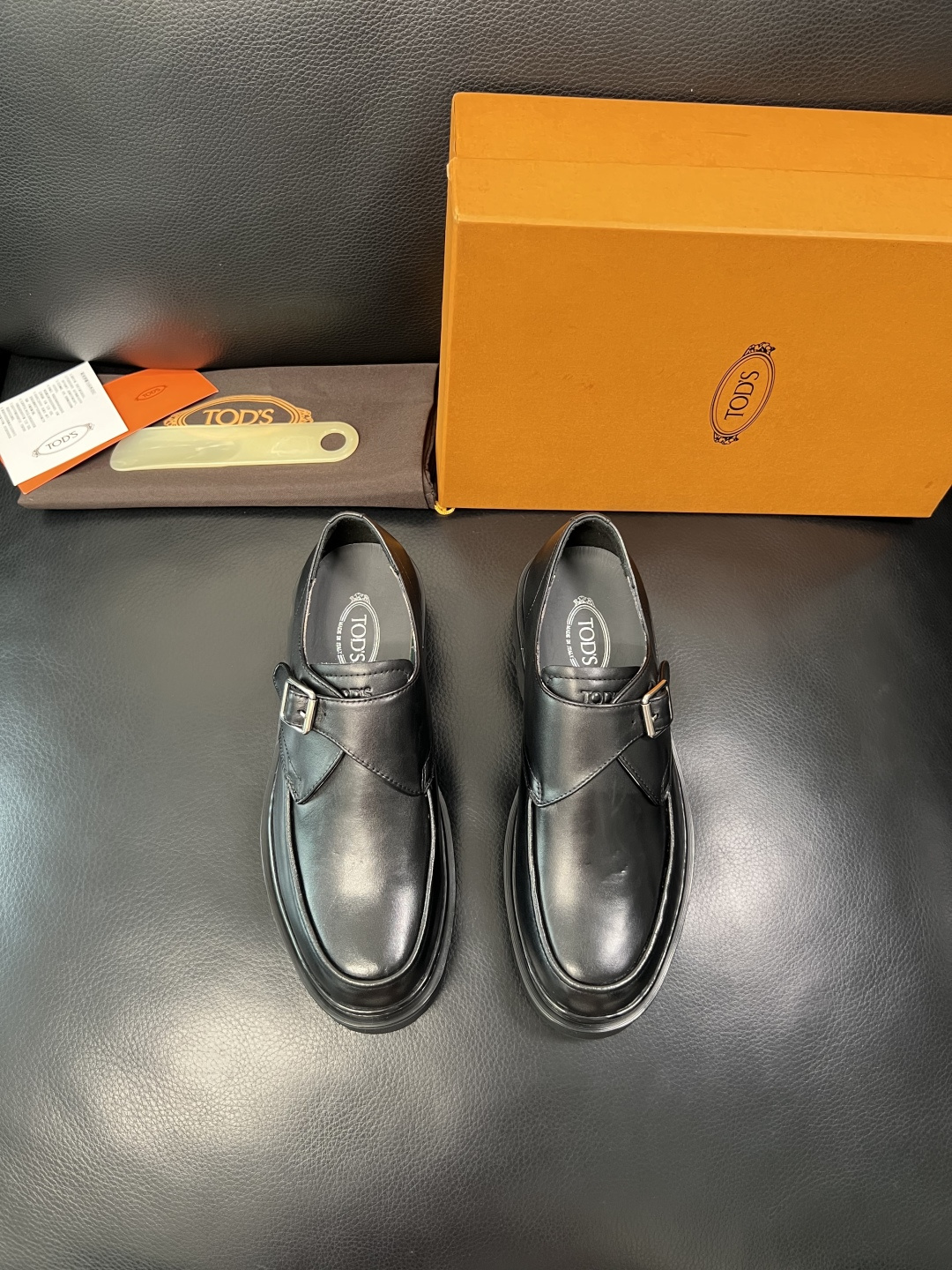 Tods  高品质  顶级工艺品  托德斯  皮鞋专柜新款，原厂配置意大利进口牛皮面料，高品质复杂拼接工