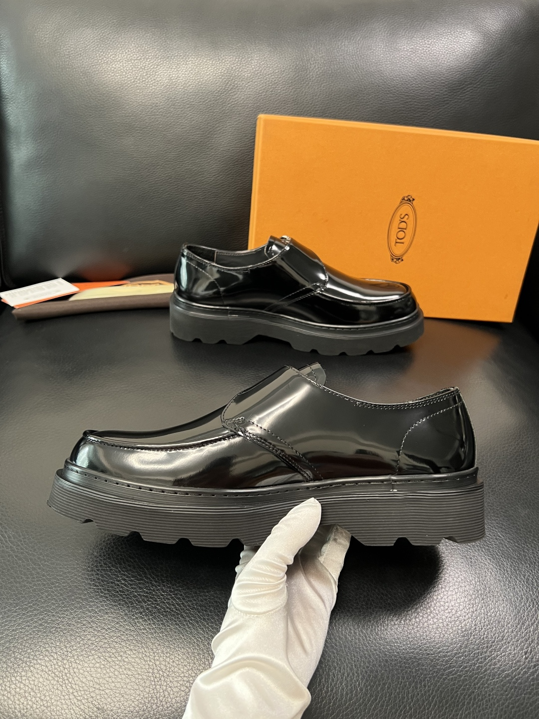 Tods  高品质  顶级工艺品  托德斯  皮鞋专柜新款，原厂配置意大利进口牛皮面料，高品质复杂拼接工