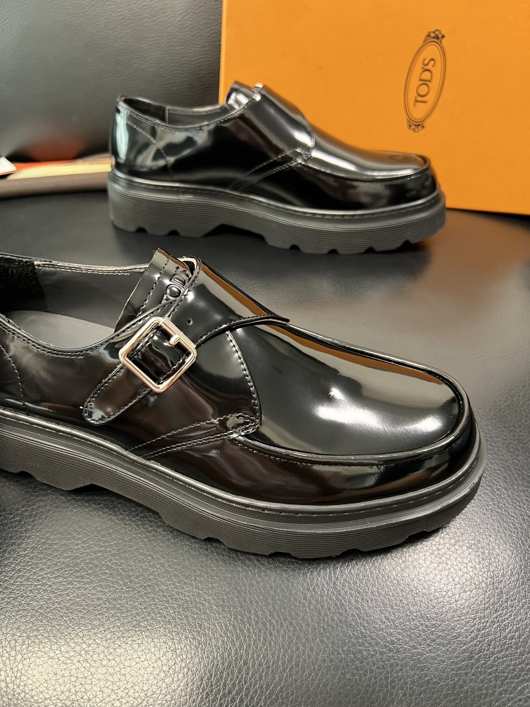 Tods  高品质  顶级工艺品  托德斯  皮鞋专柜新款，原厂配置意大利进口牛皮面料，高品质复杂拼接工