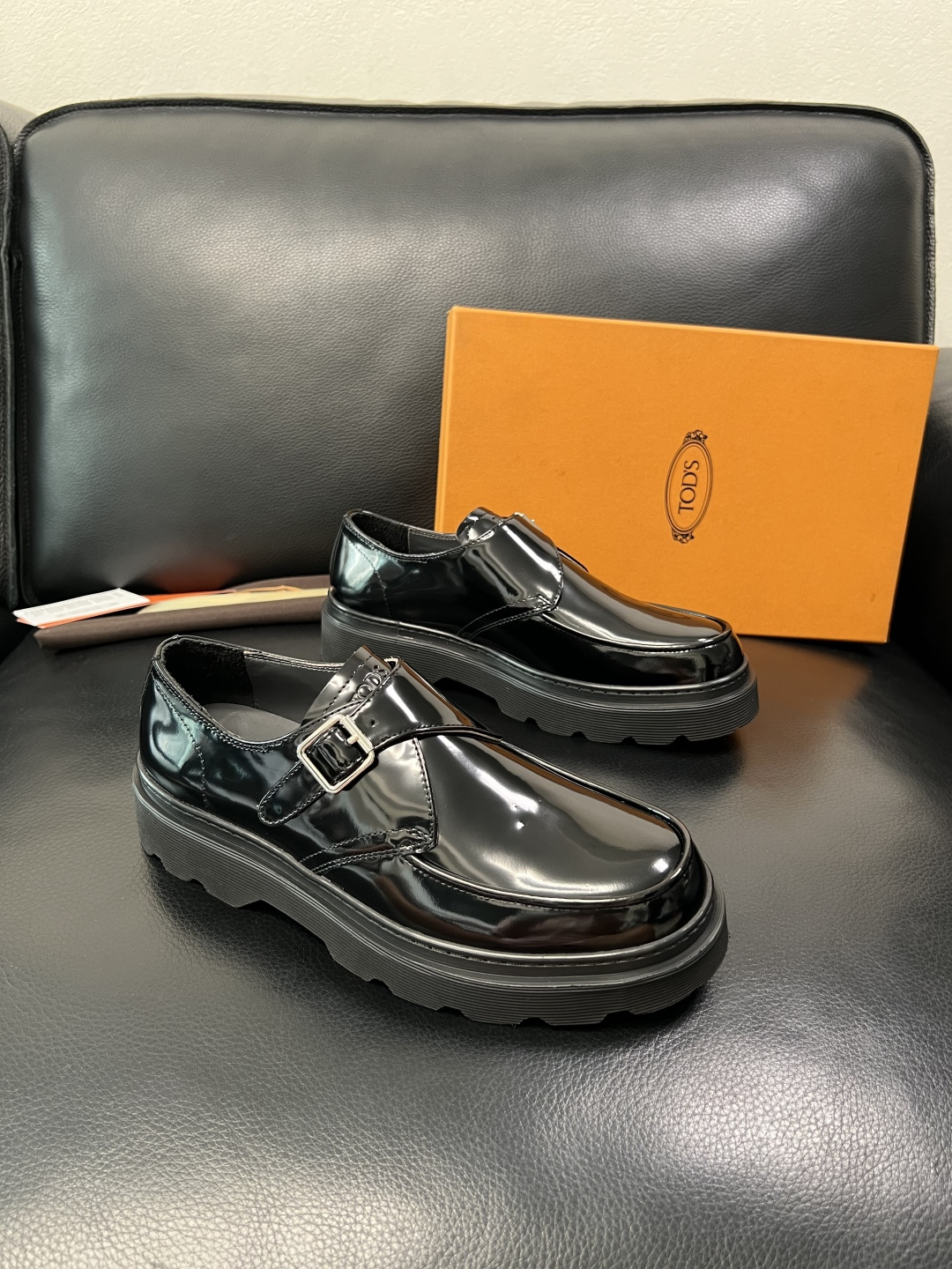 Tods  高品质  顶级工艺品  托德斯  皮鞋专柜新款，原厂配置意大利进口牛皮面料，高品质复杂拼接工