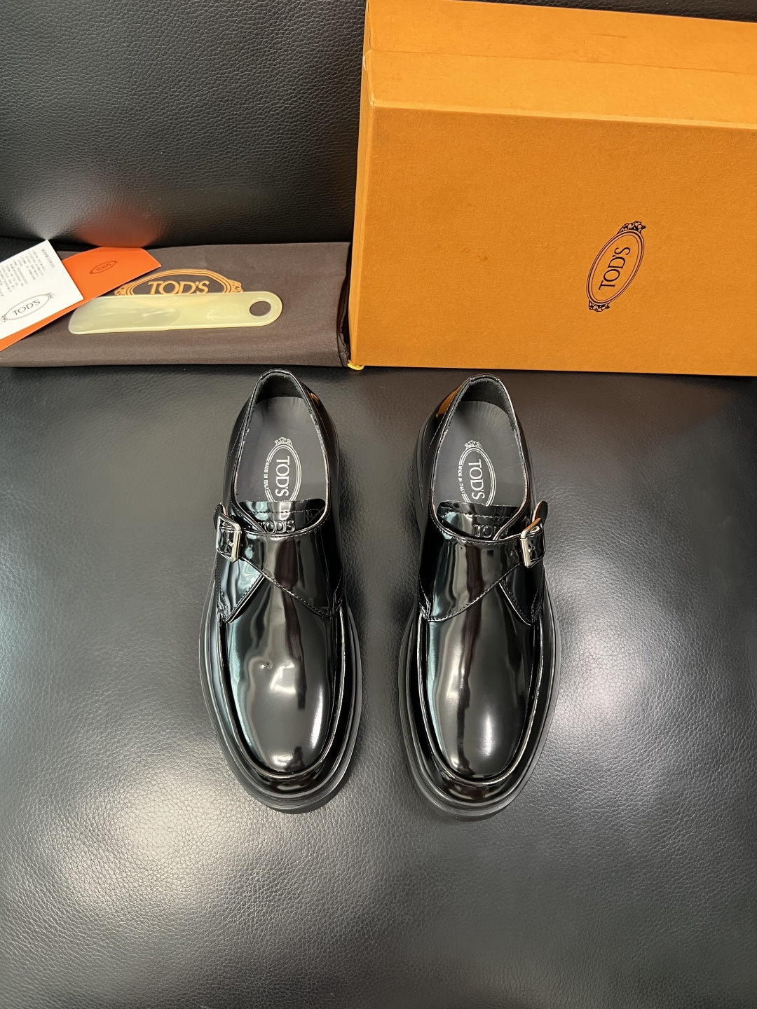 Tods  高品质  顶级工艺品  托德斯  皮鞋专柜新款，原厂配置意大利进口牛皮面料，高品质复杂拼接工