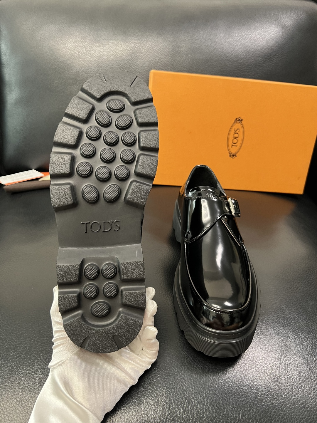 Tods  高品质  顶级工艺品  托德斯  皮鞋专柜新款，原厂配置意大利进口牛皮面料，高品质复杂拼接工