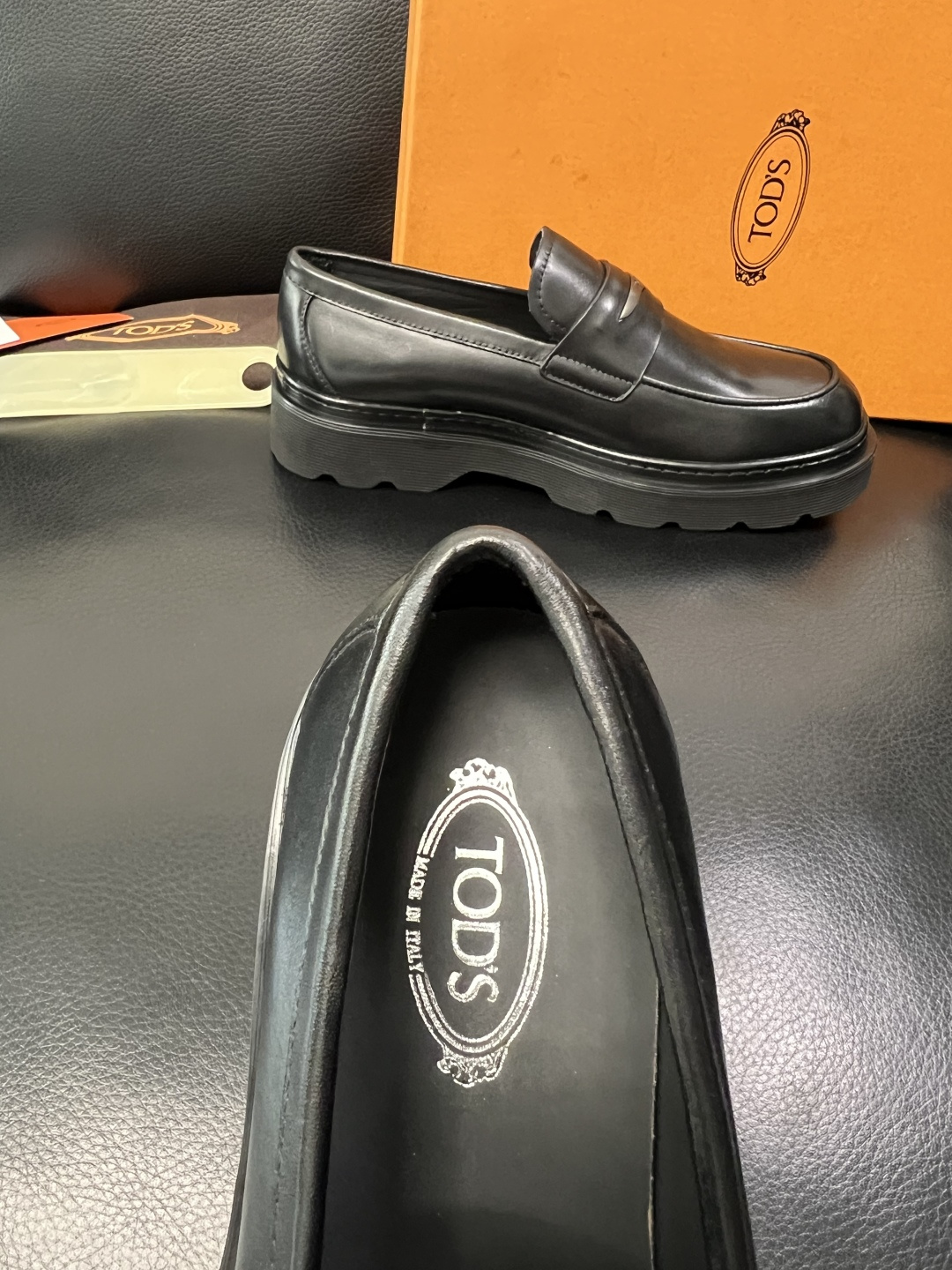 Tods  高品质  顶级工艺品  托德斯  皮鞋专柜新款，原厂配置意大利进口牛皮面料，高品质复杂拼接工