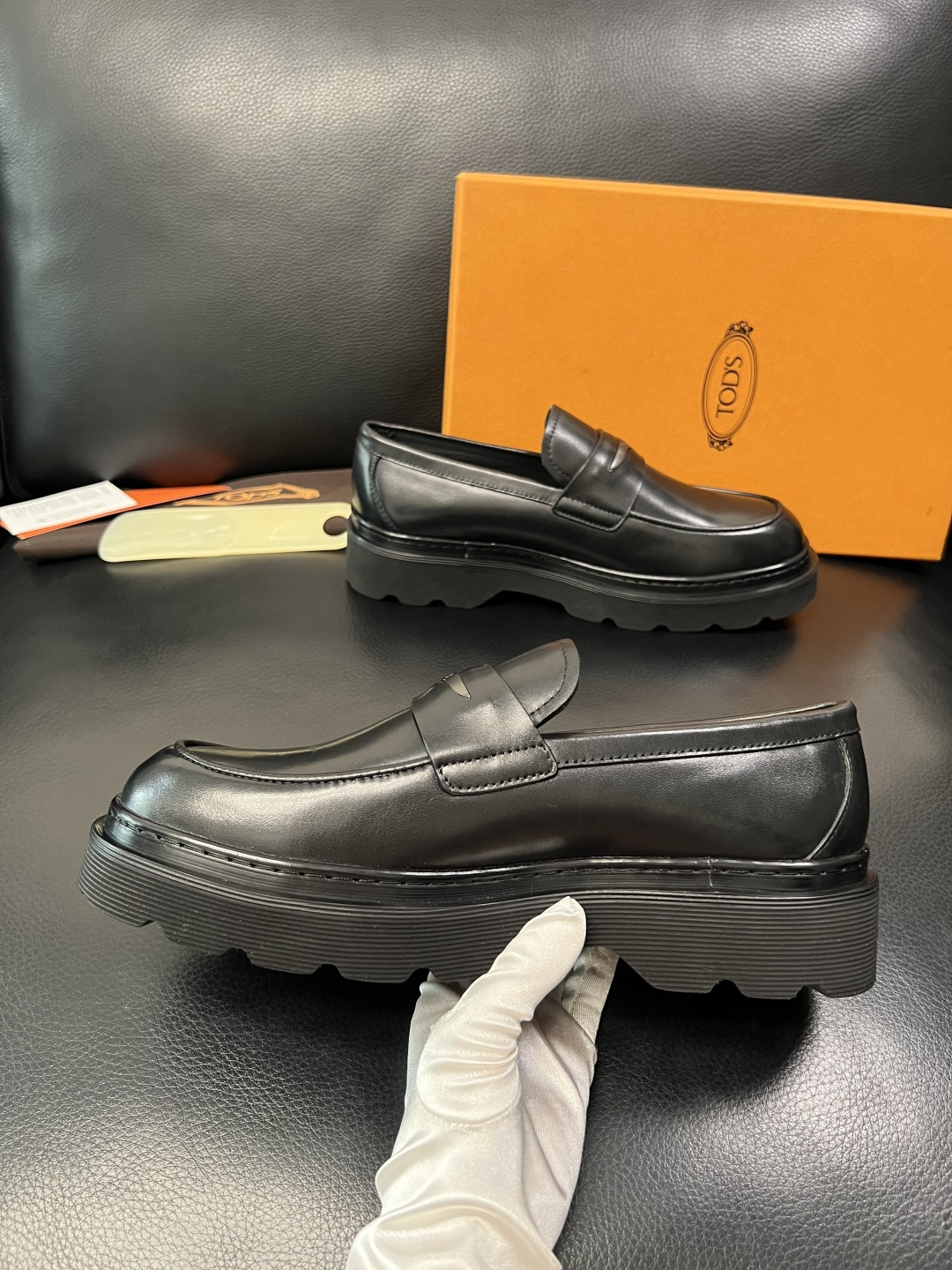 Tods  高品质  顶级工艺品  托德斯  皮鞋专柜新款，原厂配置意大利进口牛皮面料，高品质复杂拼接工