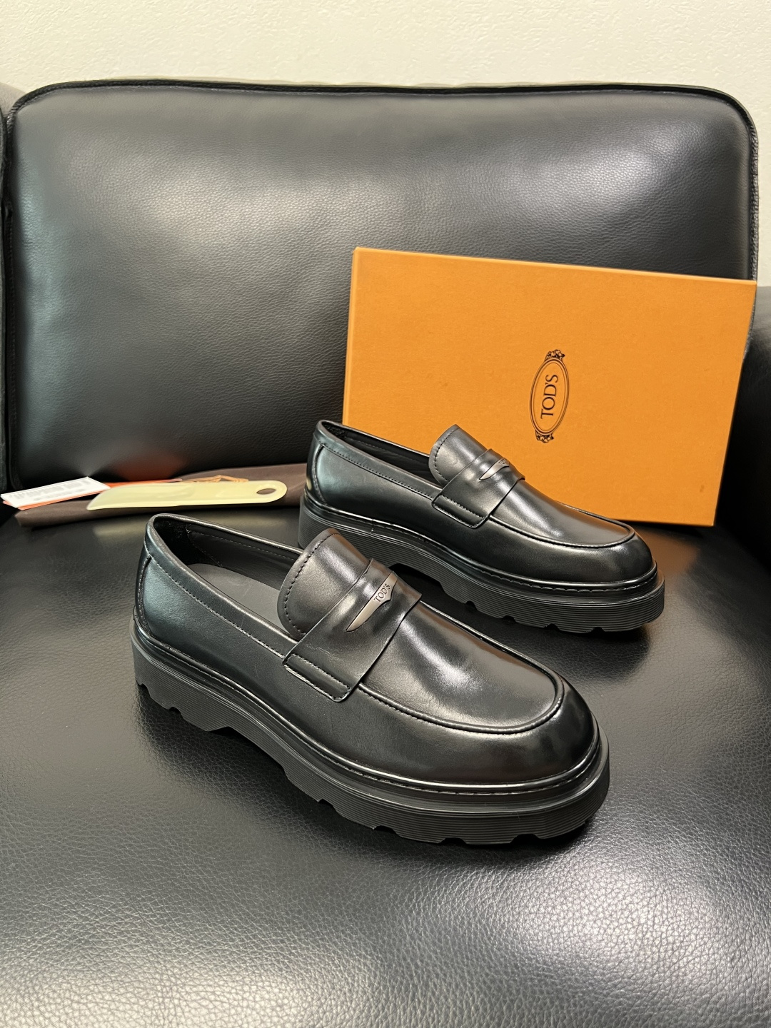Tods  高品质  顶级工艺品  托德斯  皮鞋专柜新款，原厂配置意大利进口牛皮面料，高品质复杂拼接工