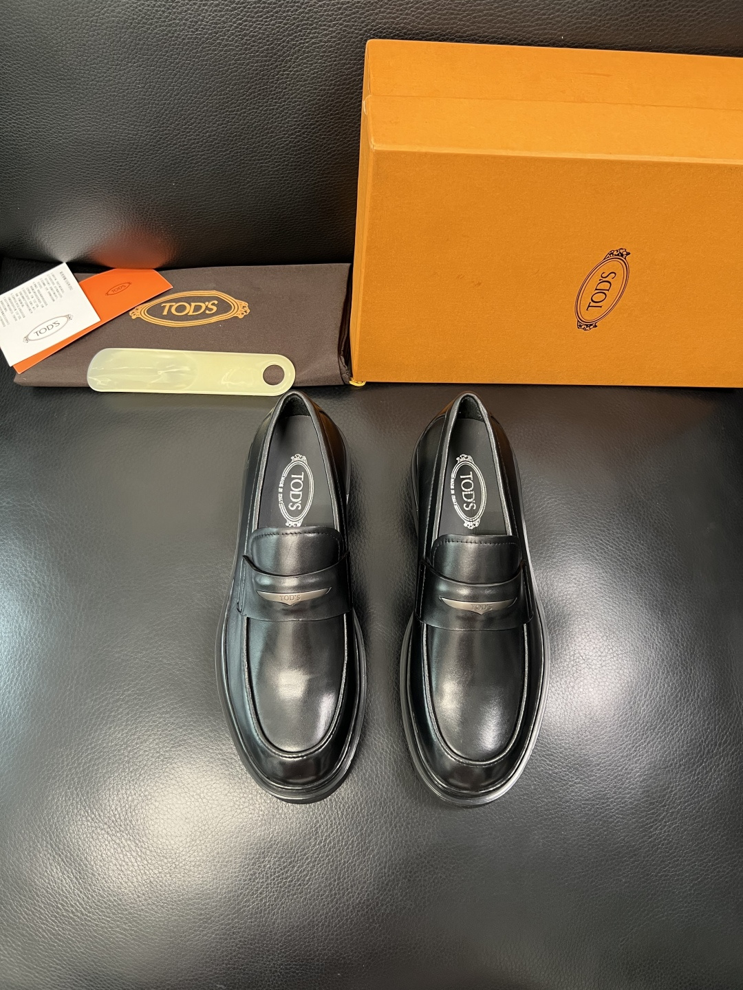 Tods  高品质  顶级工艺品  托德斯  皮鞋专柜新款，原厂配置意大利进口牛皮面料，高品质复杂拼接工