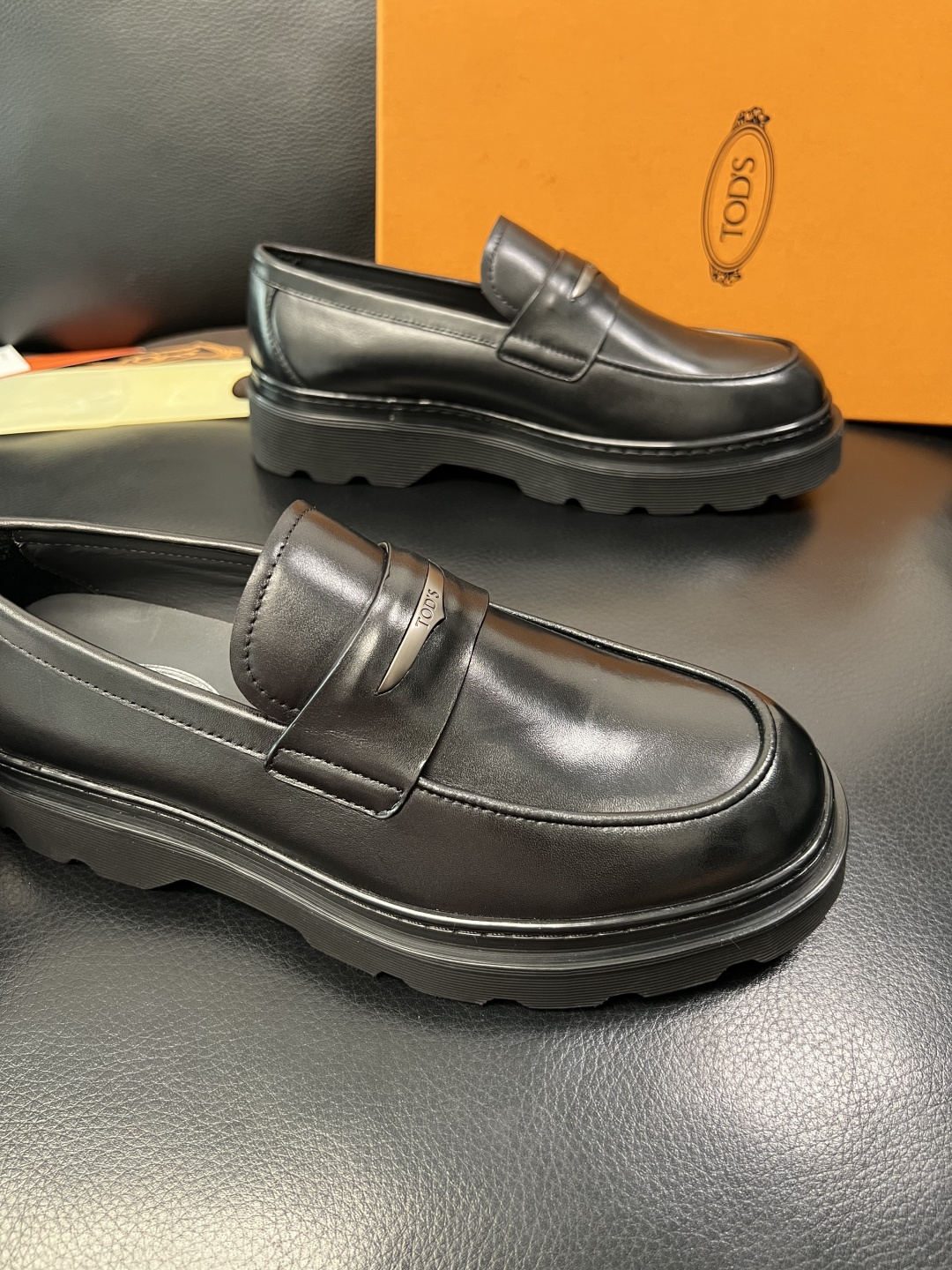 Tods  高品质  顶级工艺品  托德斯  皮鞋专柜新款，原厂配置意大利进口牛皮面料，高品质复杂拼接工