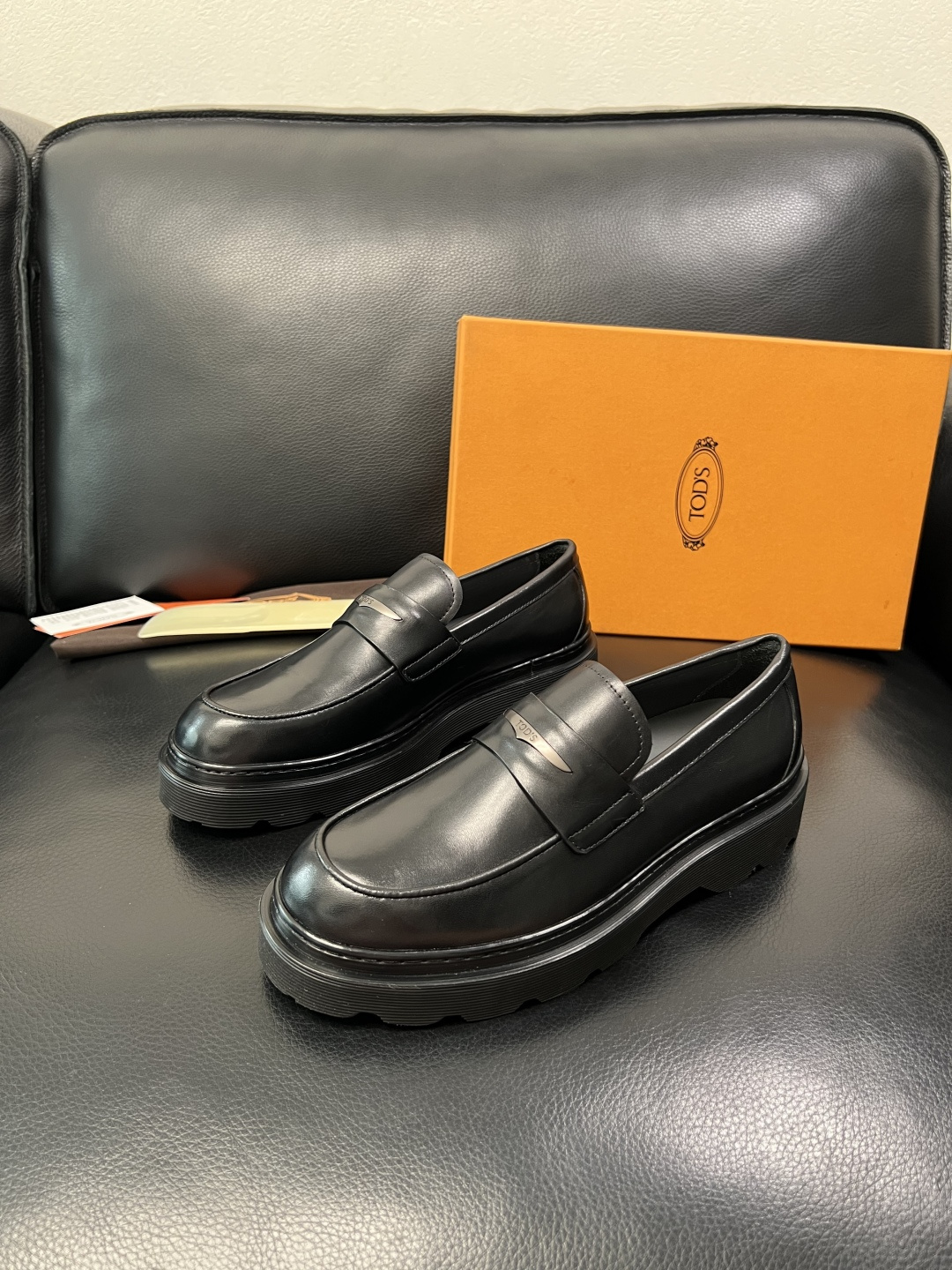Tods  高品质  顶级工艺品  托德斯  皮鞋专柜新款，原厂配置意大利进口牛皮面料，高品质复杂拼接工