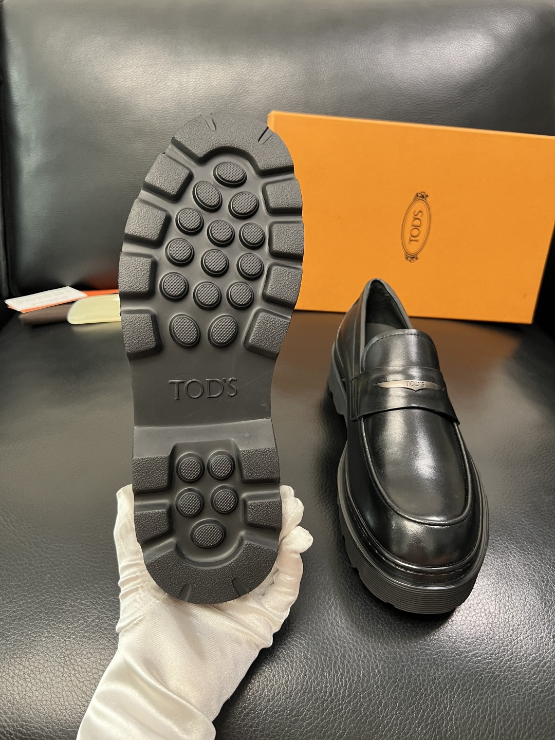 Tods  高品质  顶级工艺品  托德斯  皮鞋专柜新款，原厂配置意大利进口牛皮面料，高品质复杂拼接工