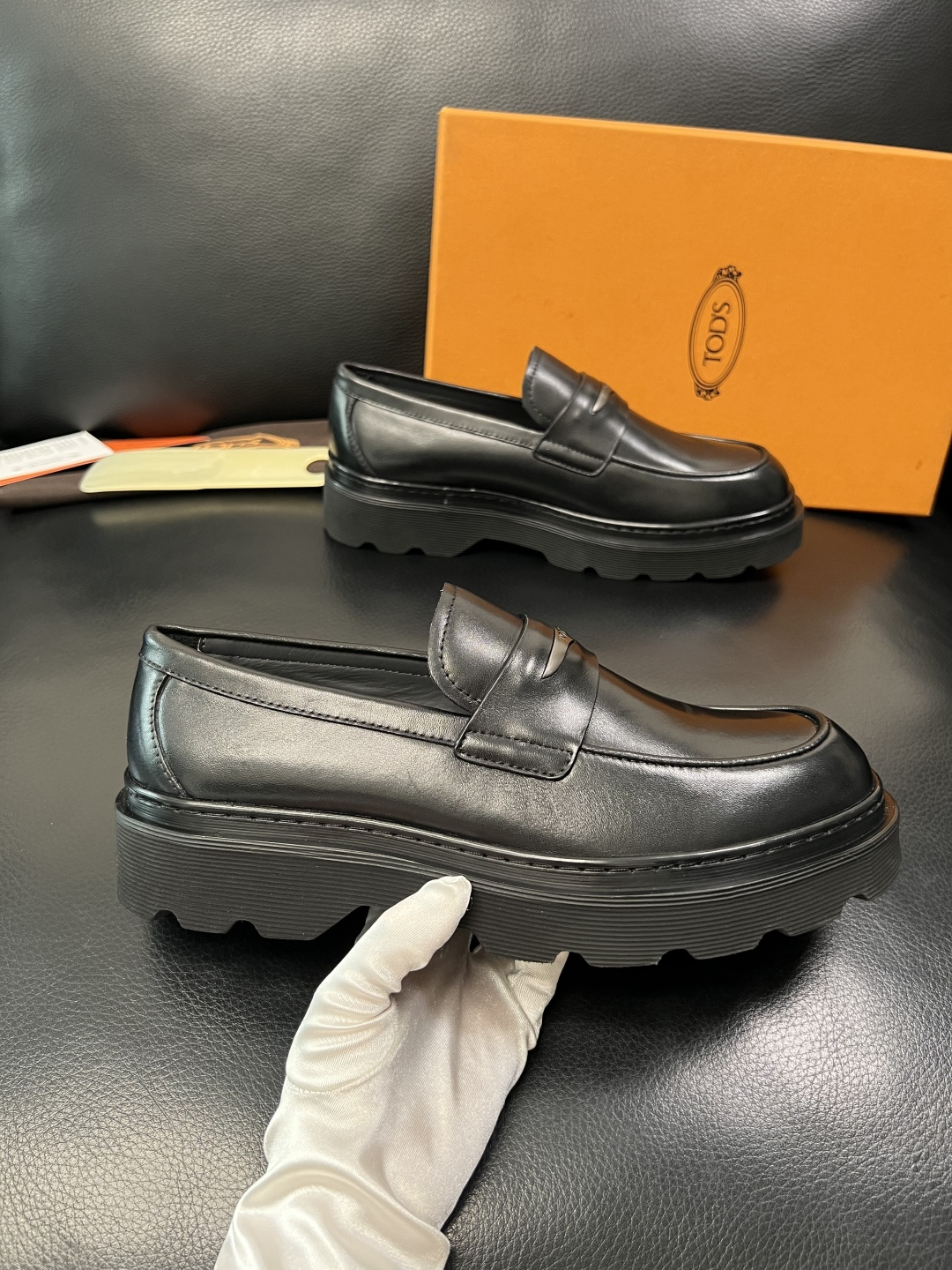 Tods  高品质  顶级工艺品  托德斯  皮鞋专柜新款，原厂配置意大利进口牛皮面料，高品质复杂拼接工