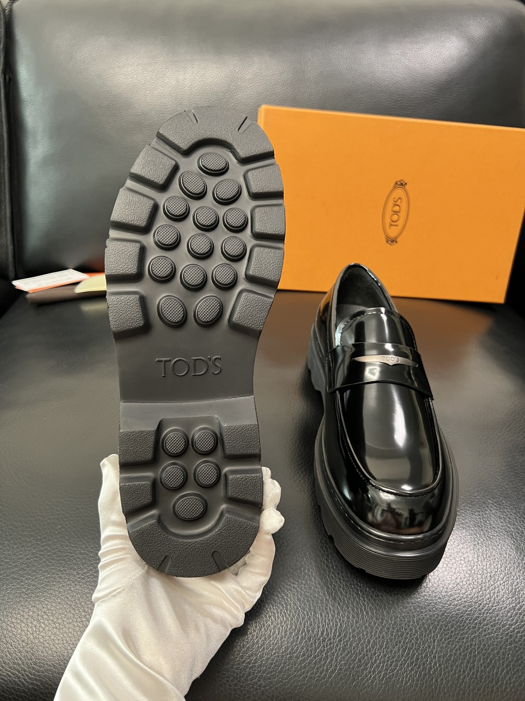 Tods  高品质  顶级工艺品  托德斯  皮鞋专柜新款，原厂配置意大利进口牛皮面料，高品质复杂拼接工