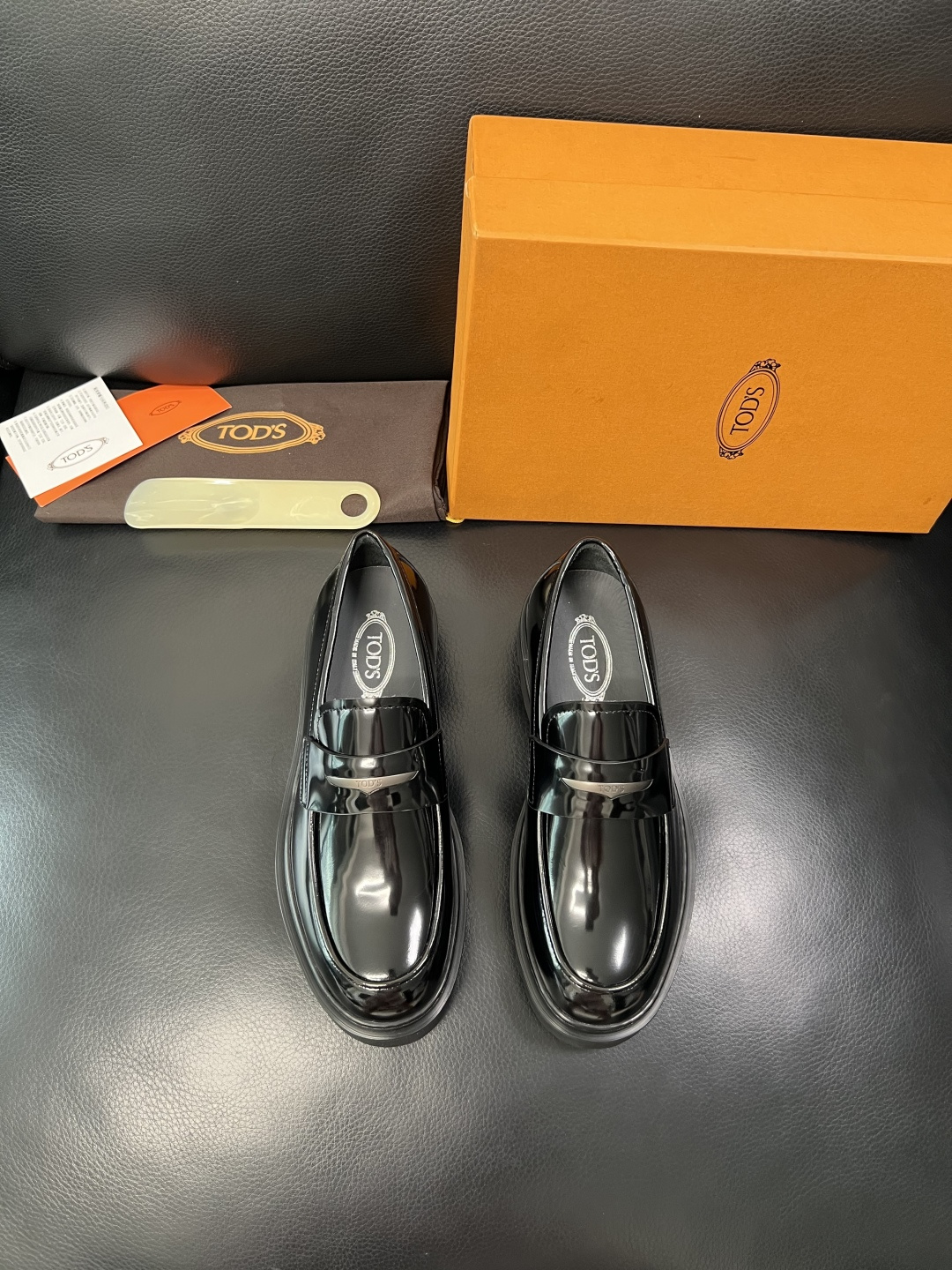 Tods  高品质  顶级工艺品  托德斯  皮鞋专柜新款，原厂配置意大利进口牛皮面料，高品质复杂拼接工