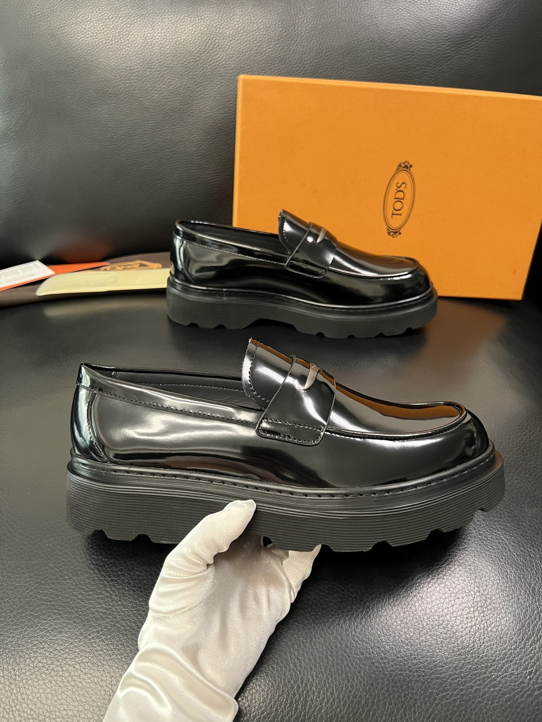 Tods  高品质  顶级工艺品  托德斯  皮鞋专柜新款，原厂配置意大利进口牛皮面料，高品质复杂拼接工