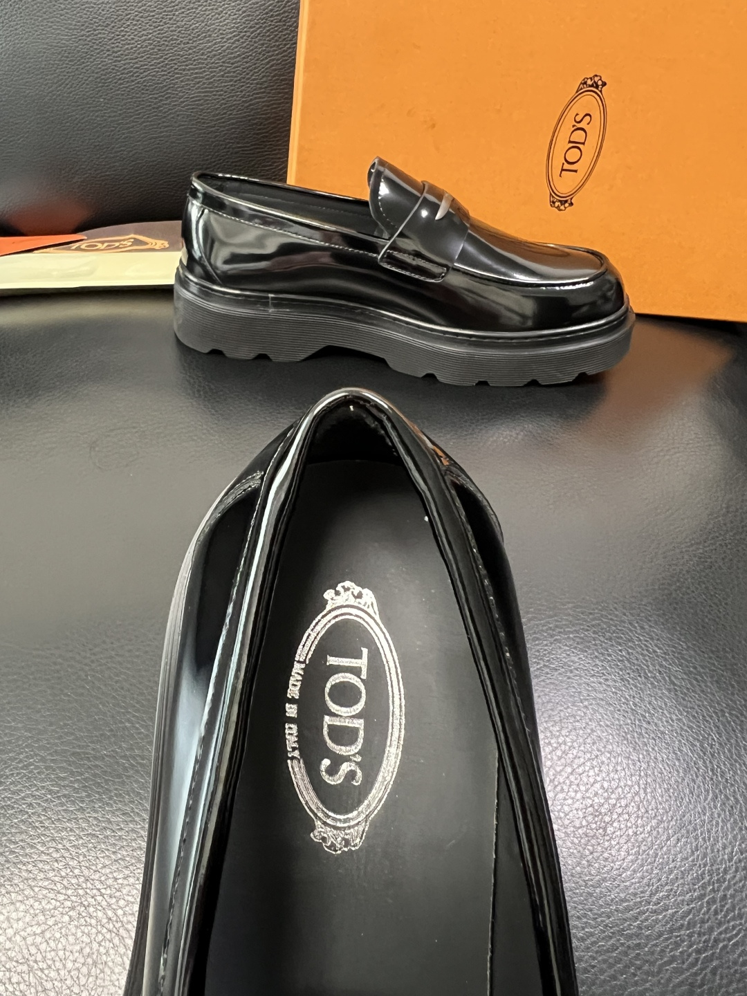 Tods  高品质  顶级工艺品  托德斯  皮鞋专柜新款，原厂配置意大利进口牛皮面料，高品质复杂拼接工