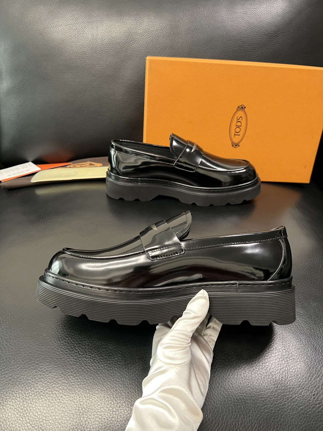 Tods  高品质  顶级工艺品  托德斯  皮鞋专柜新款，原厂配置意大利进口牛皮面料，高品质复杂拼接工