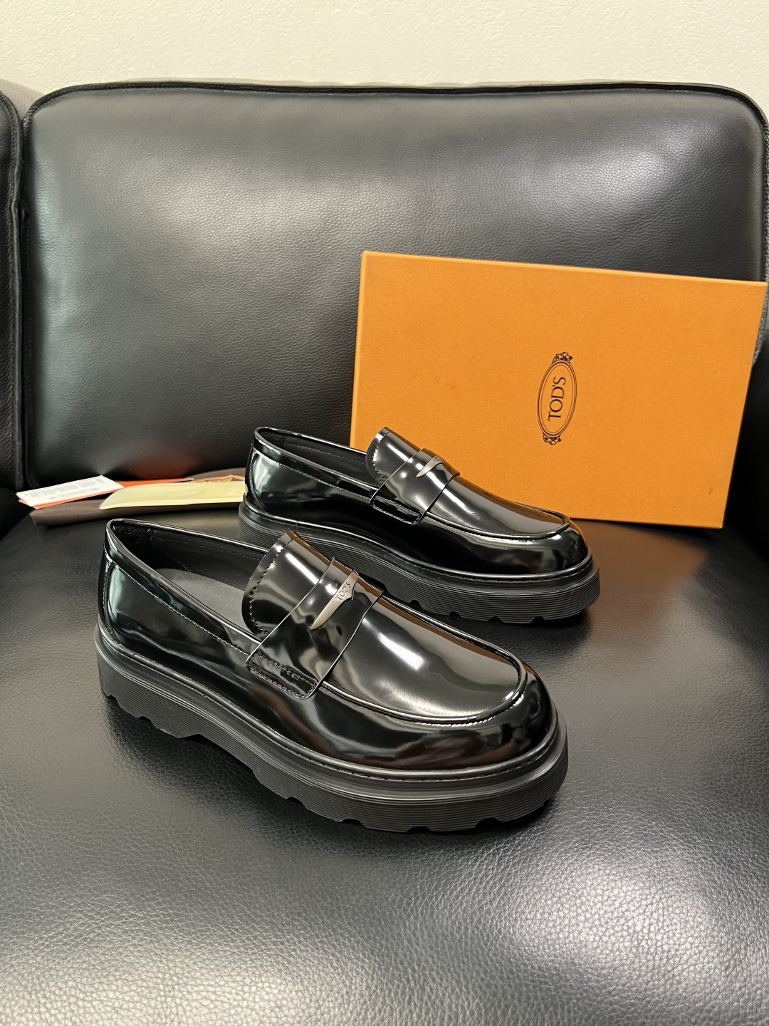 Tods  高品质  顶级工艺品  托德斯  皮鞋专柜新款，原厂配置意大利进口牛皮面料，高品质复杂拼接工
