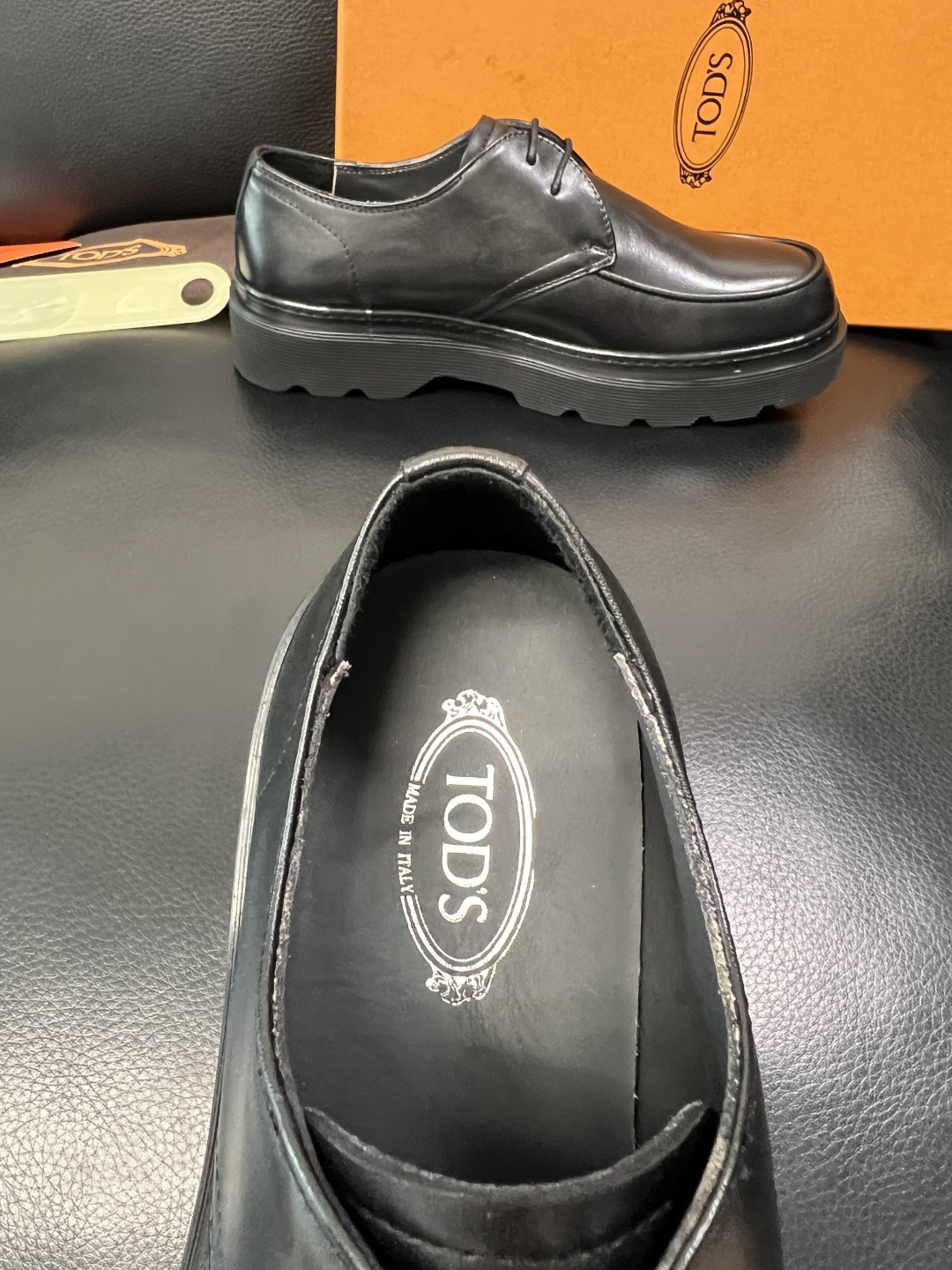 Tods  高品质  顶级工艺品  托德斯  皮鞋专柜新款，原厂配置意大利进口牛皮面料，高品质复杂拼接工