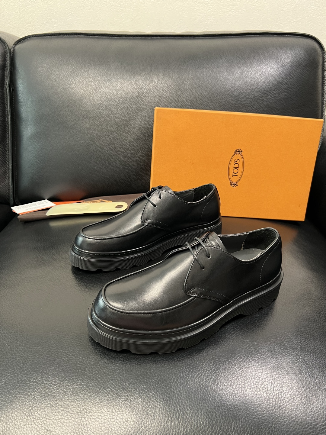 Tods  高品质  顶级工艺品  托德斯  皮鞋专柜新款，原厂配置意大利进口牛皮面料，高品质复杂拼接工