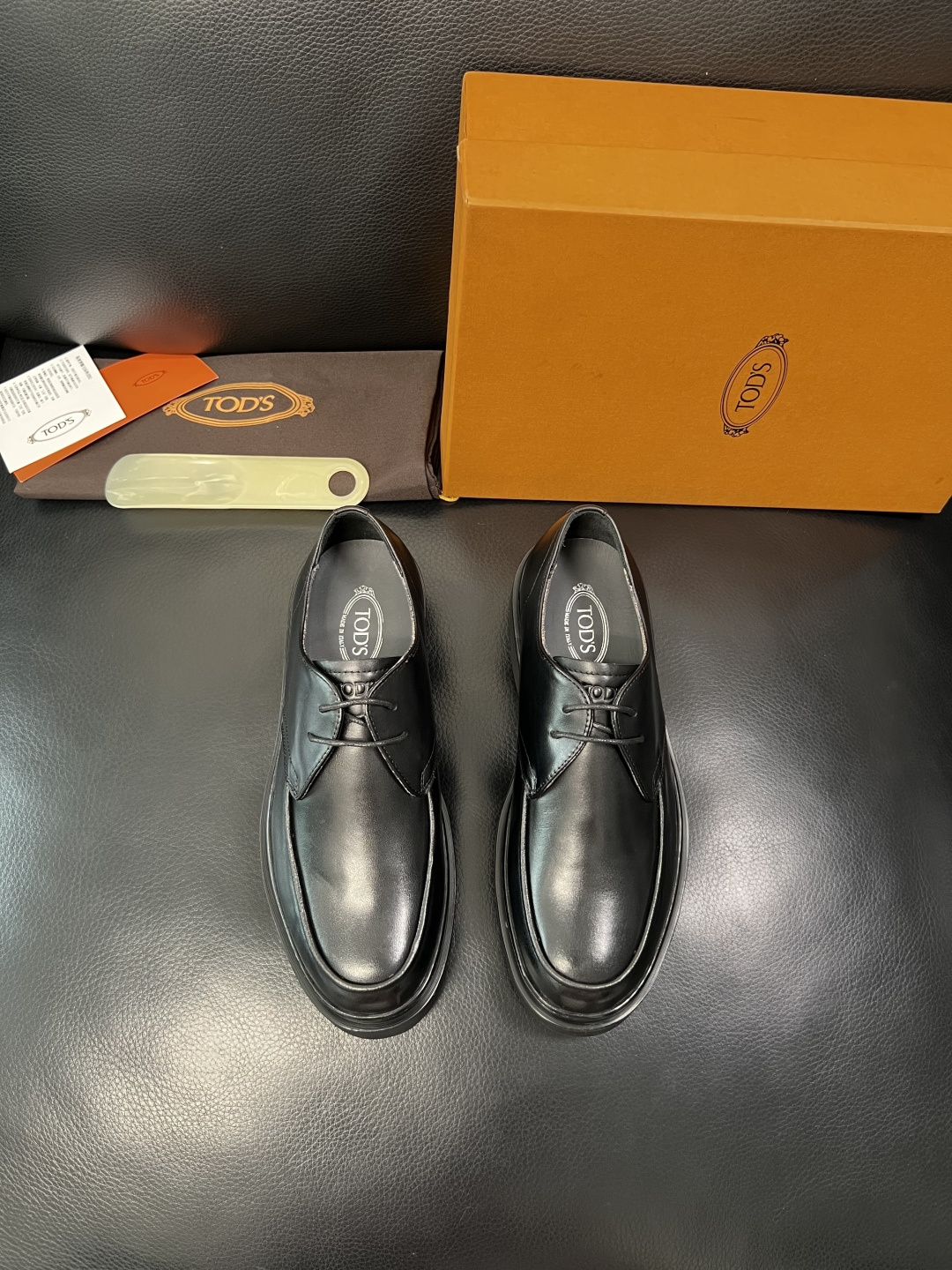Tods  高品质  顶级工艺品  托德斯  皮鞋专柜新款，原厂配置意大利进口牛皮面料，高品质复杂拼接工