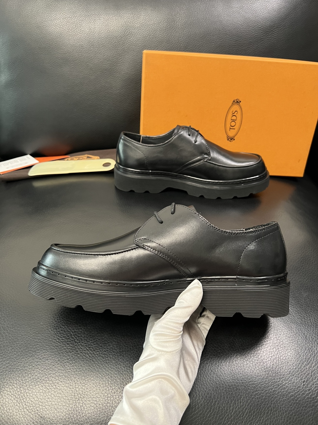 Tods  高品质  顶级工艺品  托德斯  皮鞋专柜新款，原厂配置意大利进口牛皮面料，高品质复杂拼接工