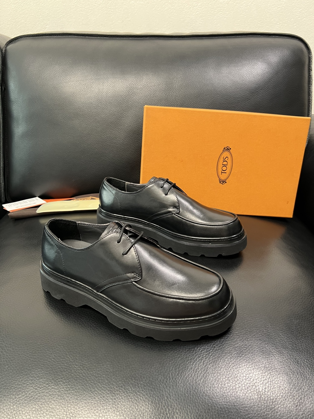 Tods  高品质  顶级工艺品  托德斯  皮鞋专柜新款，原厂配置意大利进口牛皮面料，高品质复杂拼接工