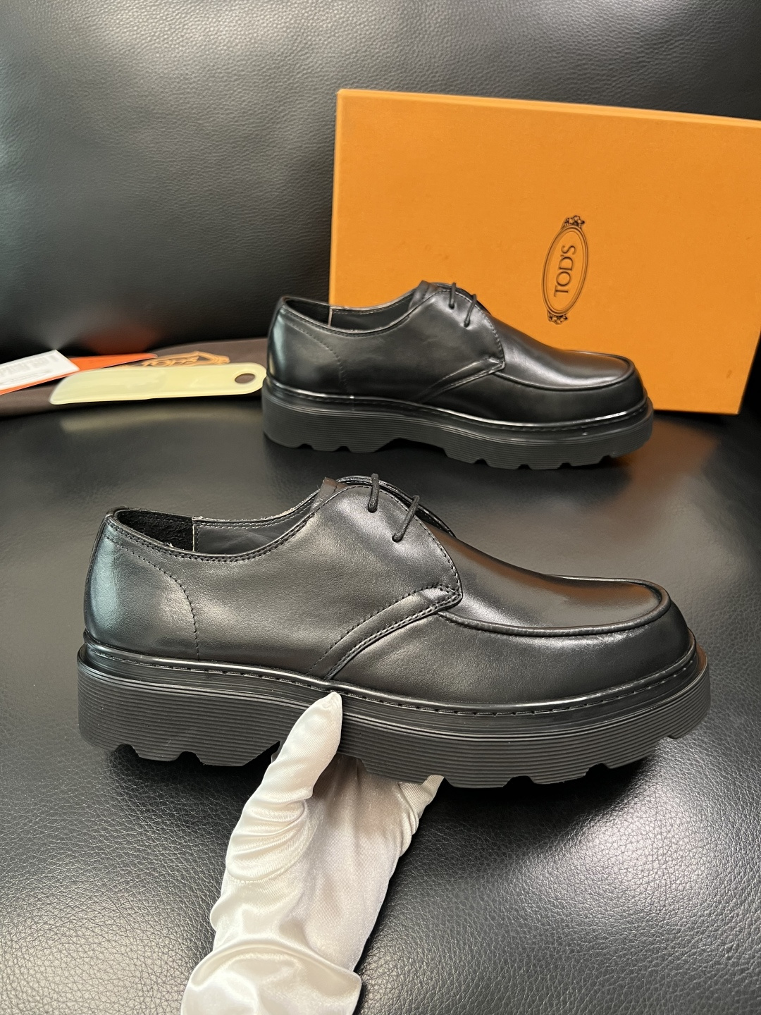 Tods  高品质  顶级工艺品  托德斯  皮鞋专柜新款，原厂配置意大利进口牛皮面料，高品质复杂拼接工