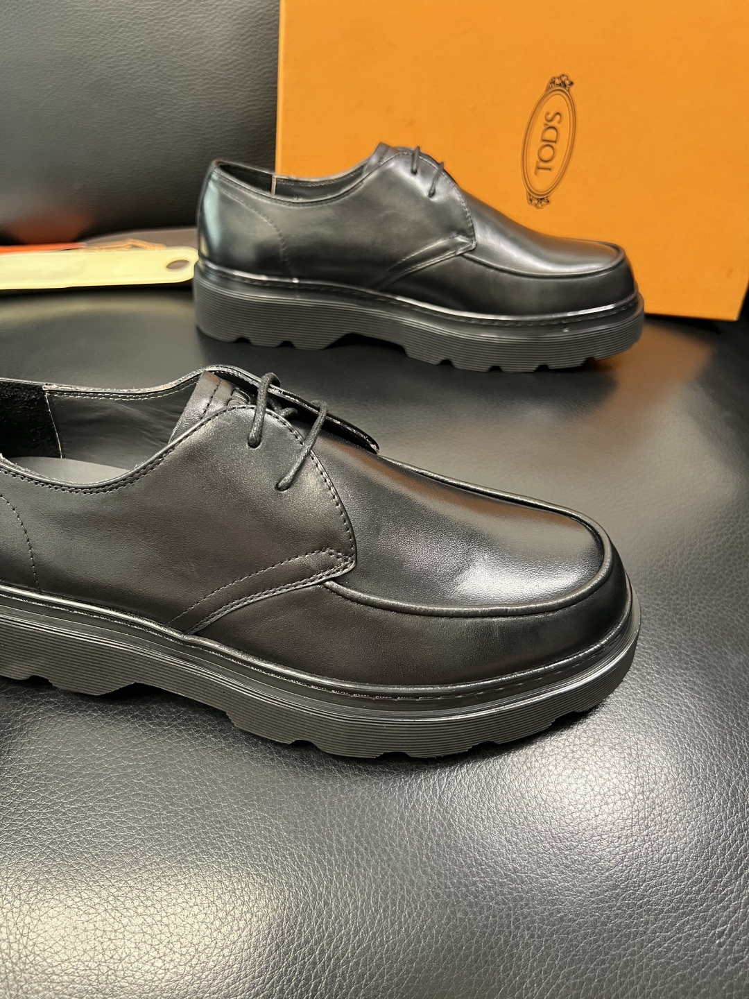 Tods  高品质  顶级工艺品  托德斯  皮鞋专柜新款，原厂配置意大利进口牛皮面料，高品质复杂拼接工