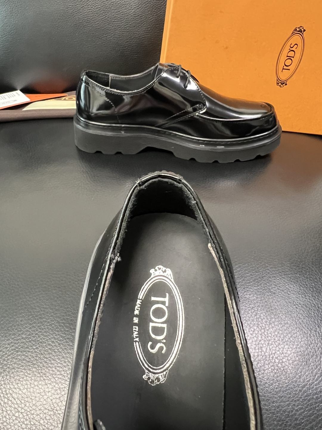 Tods  高品质  顶级工艺品  托德斯  皮鞋专柜新款，原厂配置意大利进口牛皮面料，高品质复杂拼接工