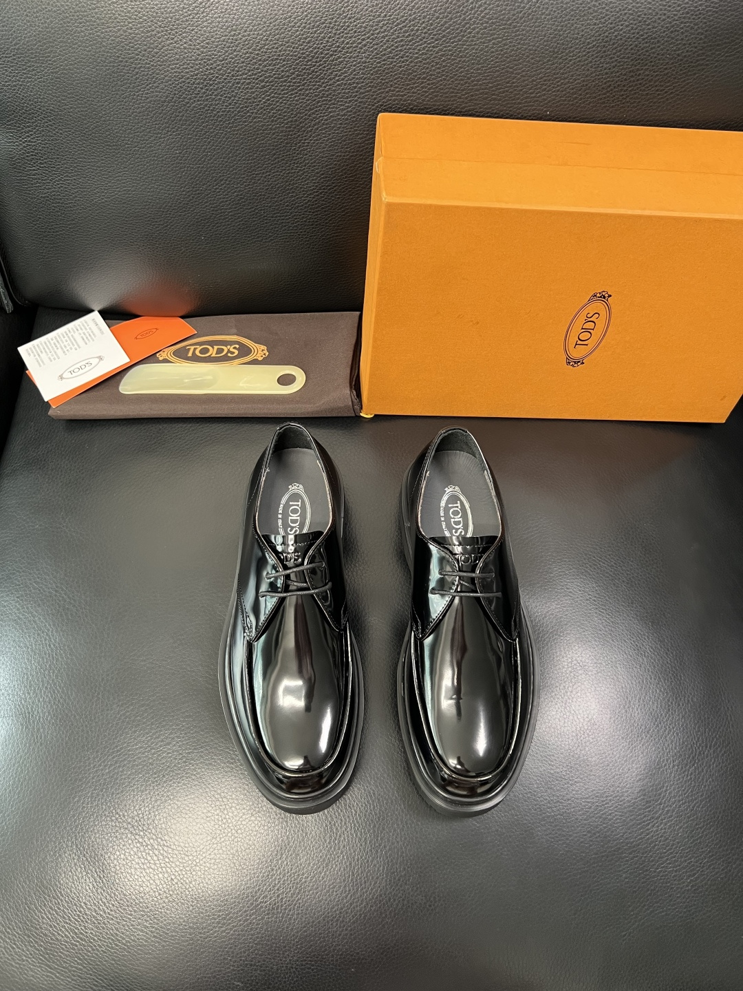 Tods  高品质  顶级工艺品  托德斯  皮鞋专柜新款，原厂配置意大利进口牛皮面料，高品质复杂拼接工