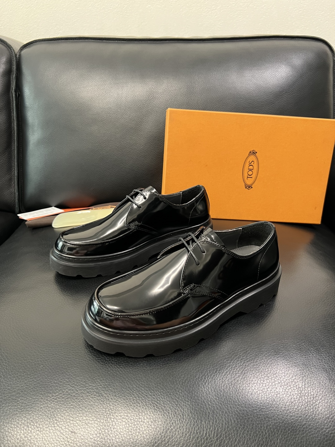 Tods  高品质  顶级工艺品  托德斯  皮鞋专柜新款，原厂配置意大利进口牛皮面料，高品质复杂拼接工