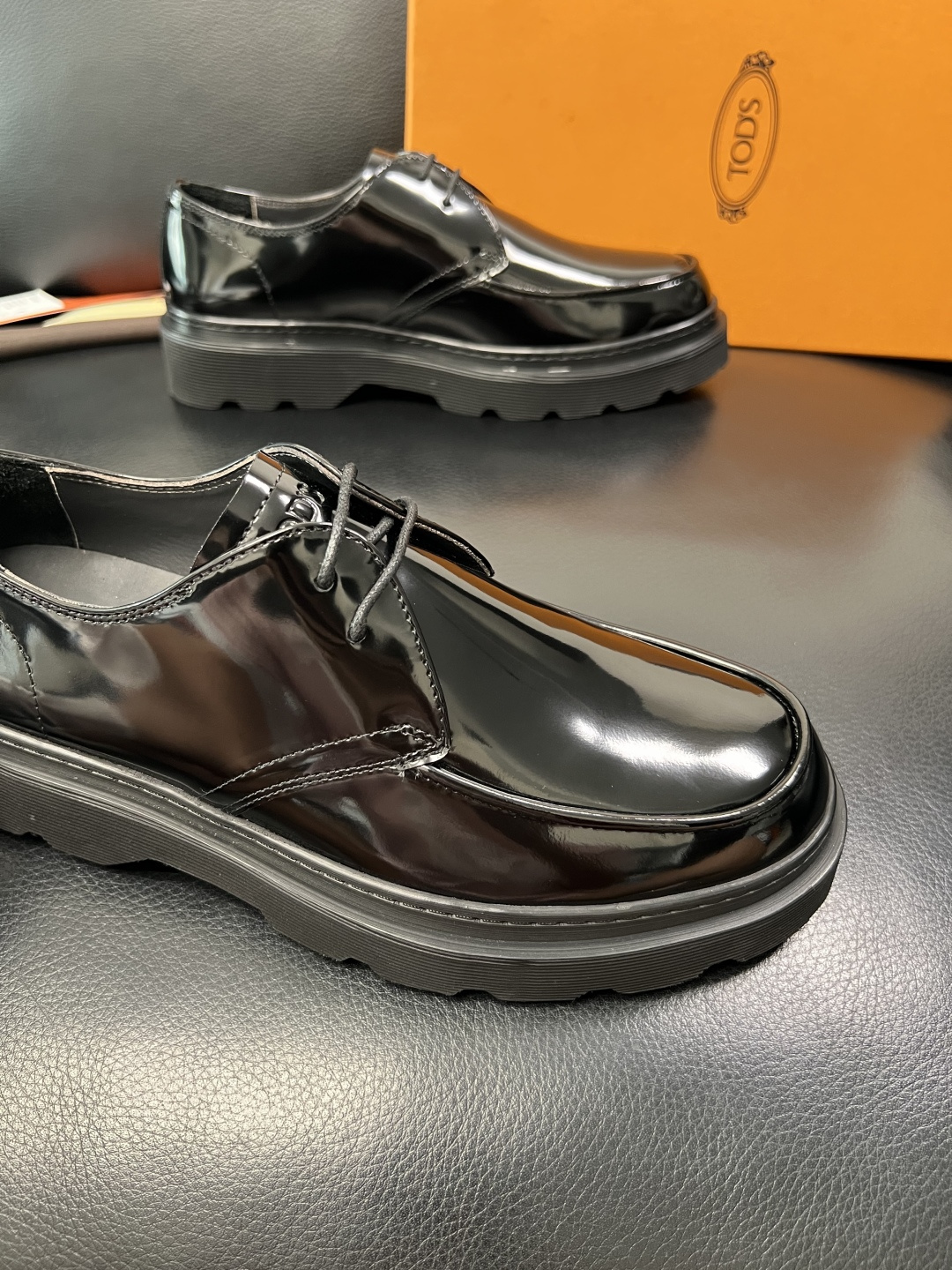 Tods  高品质  顶级工艺品  托德斯  皮鞋专柜新款，原厂配置意大利进口牛皮面料，高品质复杂拼接工