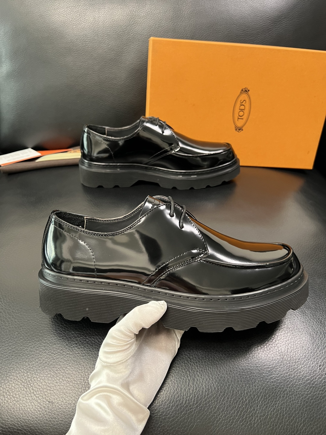 Tods  高品质  顶级工艺品  托德斯  皮鞋专柜新款，原厂配置意大利进口牛皮面料，高品质复杂拼接工