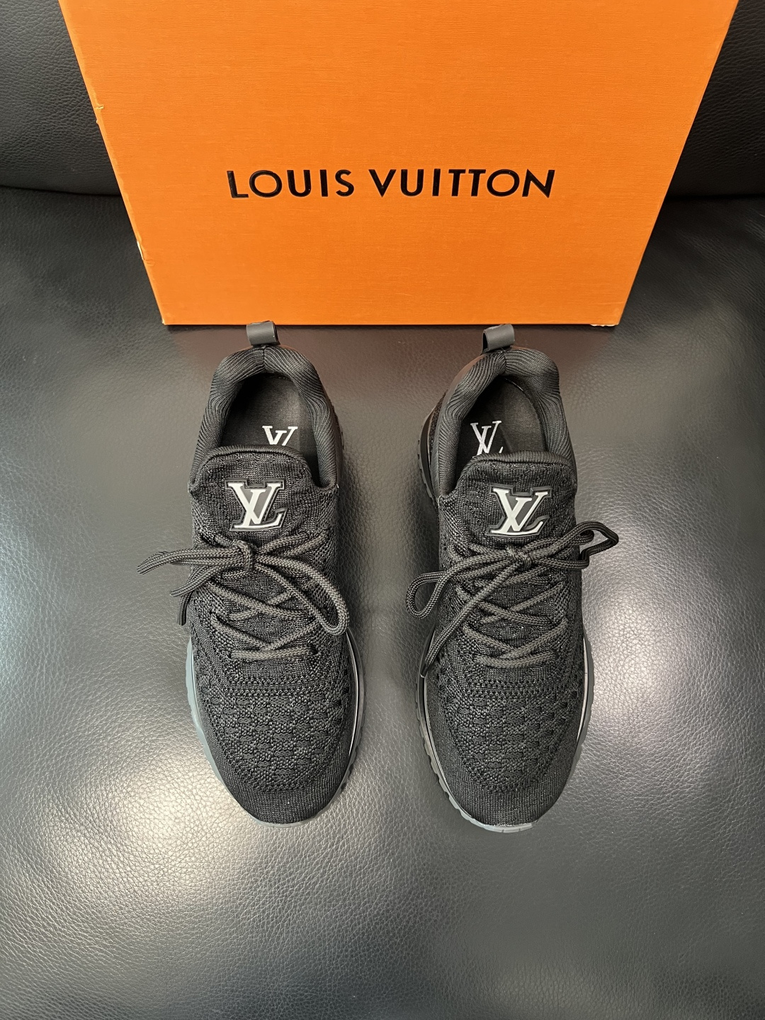 Lv  高品质  顶级工艺品  路易威登，运动板鞋专柜同步，鞋面意大利进口飞织面料，高品质拼接缤纷色彩复
