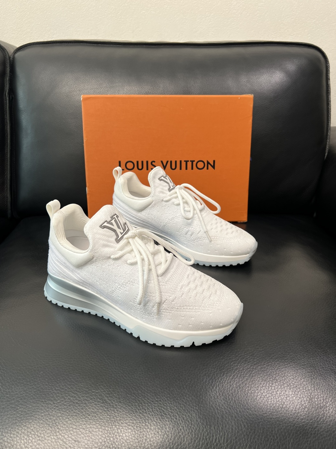 Lv  高品质  顶级工艺品  路易威登，运动板鞋专柜同步，鞋面意大利进口飞织面料，高品质拼接缤纷色彩复