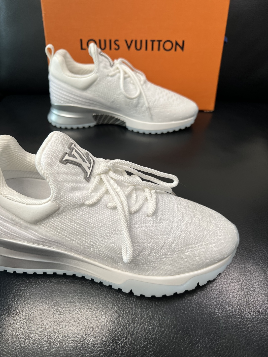 Lv  高品质  顶级工艺品  路易威登，运动板鞋专柜同步，鞋面意大利进口飞织面料，高品质拼接缤纷色彩复