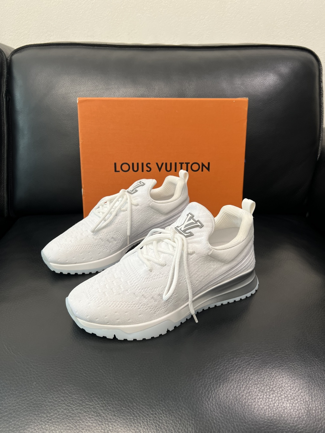 Lv  高品质  顶级工艺品  路易威登，运动板鞋专柜同步，鞋面意大利进口飞织面料，高品质拼接缤纷色彩复