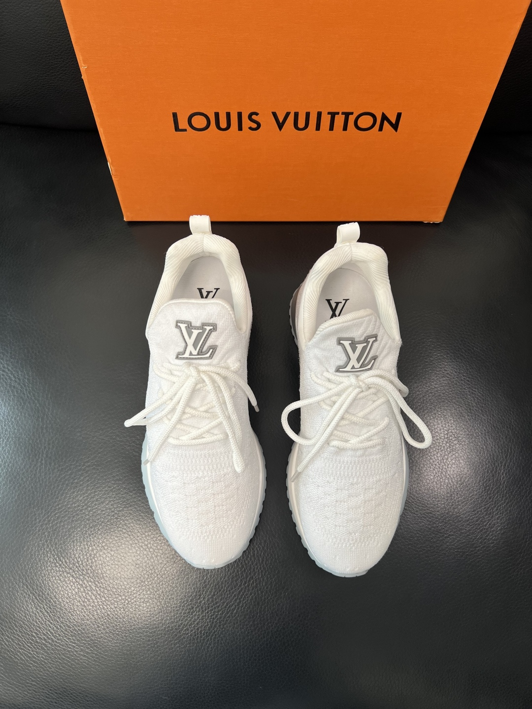 Lv  高品质  顶级工艺品  路易威登，运动板鞋专柜同步，鞋面意大利进口飞织面料，高品质拼接缤纷色彩复