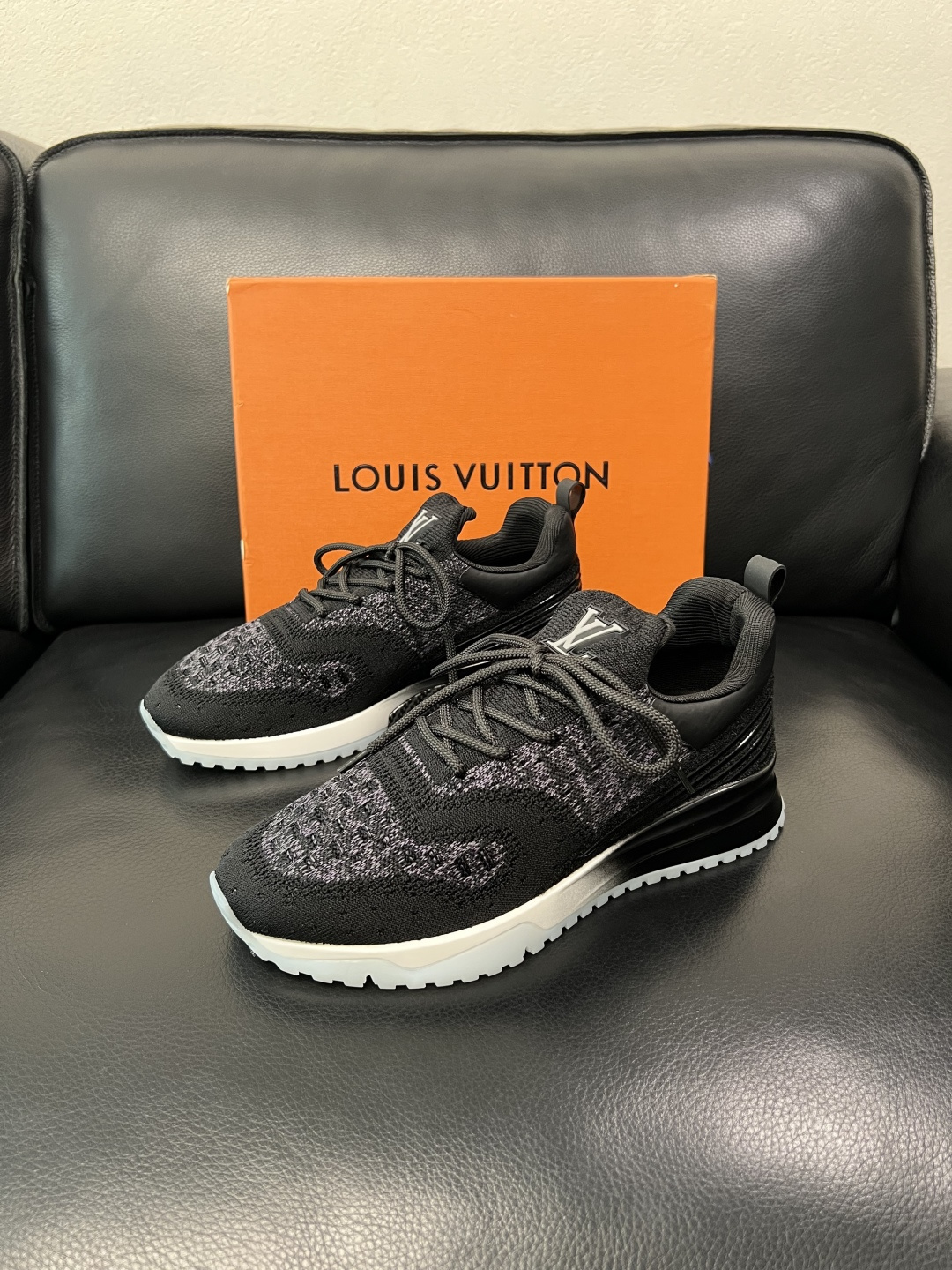 Lv  高品质  顶级工艺品  路易威登，运动板鞋专柜同步，鞋面意大利进口飞织面料，高品质拼接缤纷色彩复