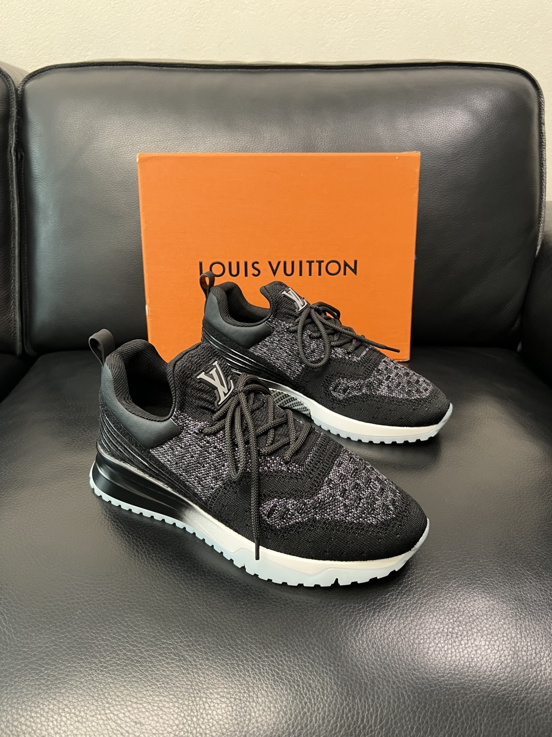 Lv  高品质  顶级工艺品  路易威登，运动板鞋专柜同步，鞋面意大利进口飞织面料，高品质拼接缤纷色彩复