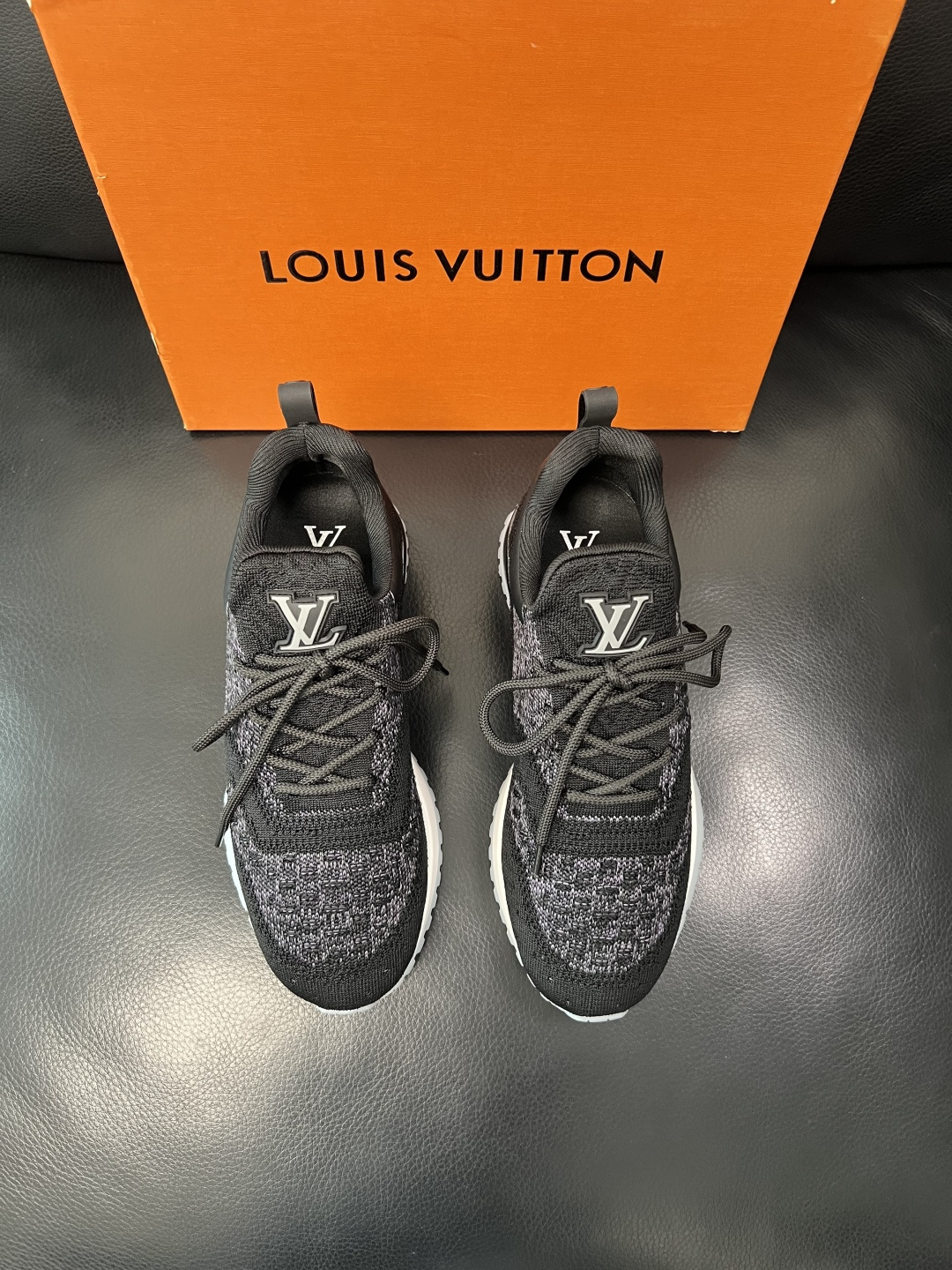 Lv  高品质  顶级工艺品  路易威登，运动板鞋专柜同步，鞋面意大利进口飞织面料，高品质拼接缤纷色彩复