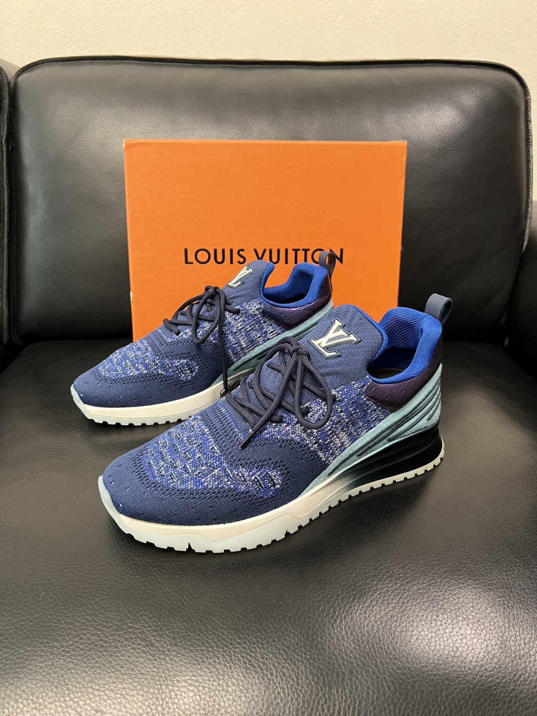 Lv  高品质  顶级工艺品  路易威登，运动板鞋专柜同步，鞋面意大利进口飞织面料，高品质拼接缤纷色彩复