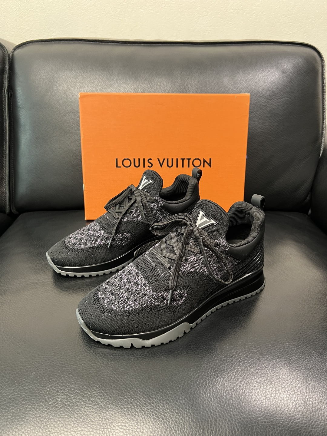 Lv  高品质  顶级工艺品  路易威登，运动板鞋专柜同步，鞋面意大利进口飞织面料，高品质拼接缤纷色彩复
