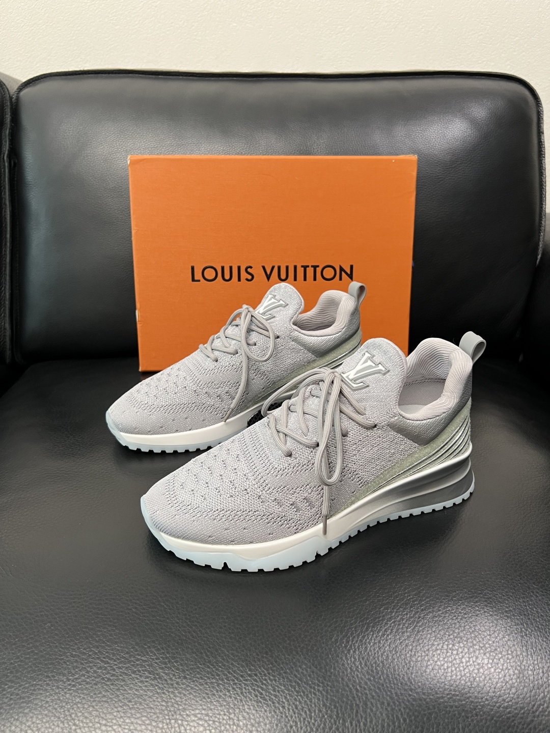 Lv  高品质  顶级工艺品  路易威登，运动板鞋专柜同步，鞋面意大利进口飞织面料，高品质拼接缤纷色彩复