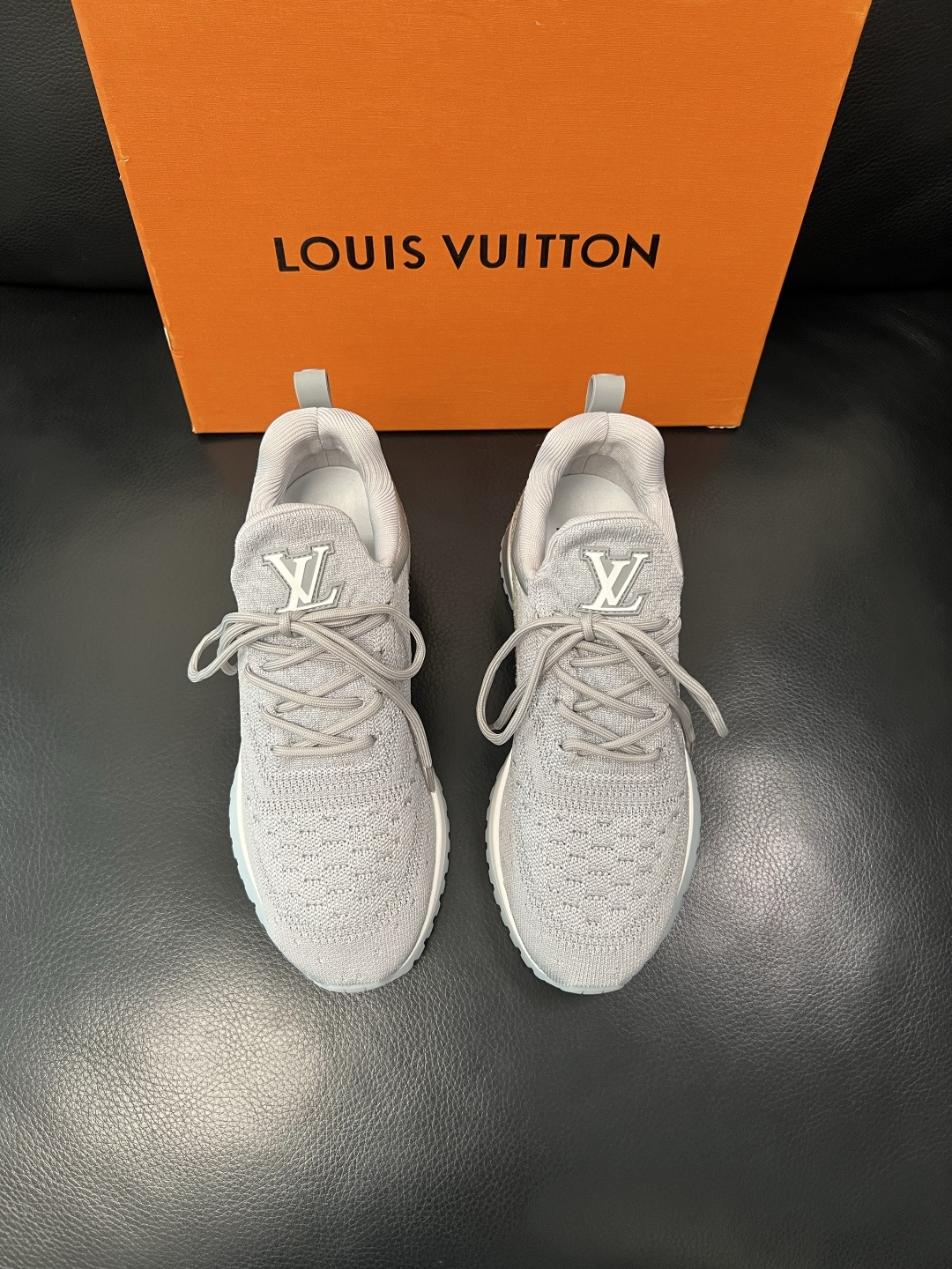 Lv  高品质  顶级工艺品  路易威登，运动板鞋专柜同步，鞋面意大利进口飞织面料，高品质拼接缤纷色彩复