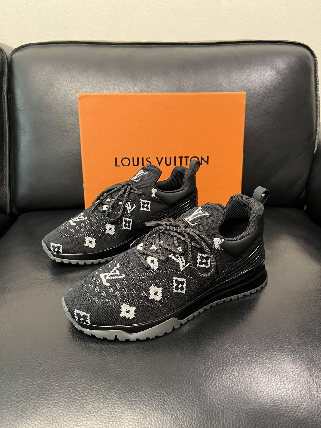 Lv  高品质  顶级工艺品  路易威登，运动板鞋专柜同步，鞋面意大利进口飞织面料，高品质拼接缤纷色彩复