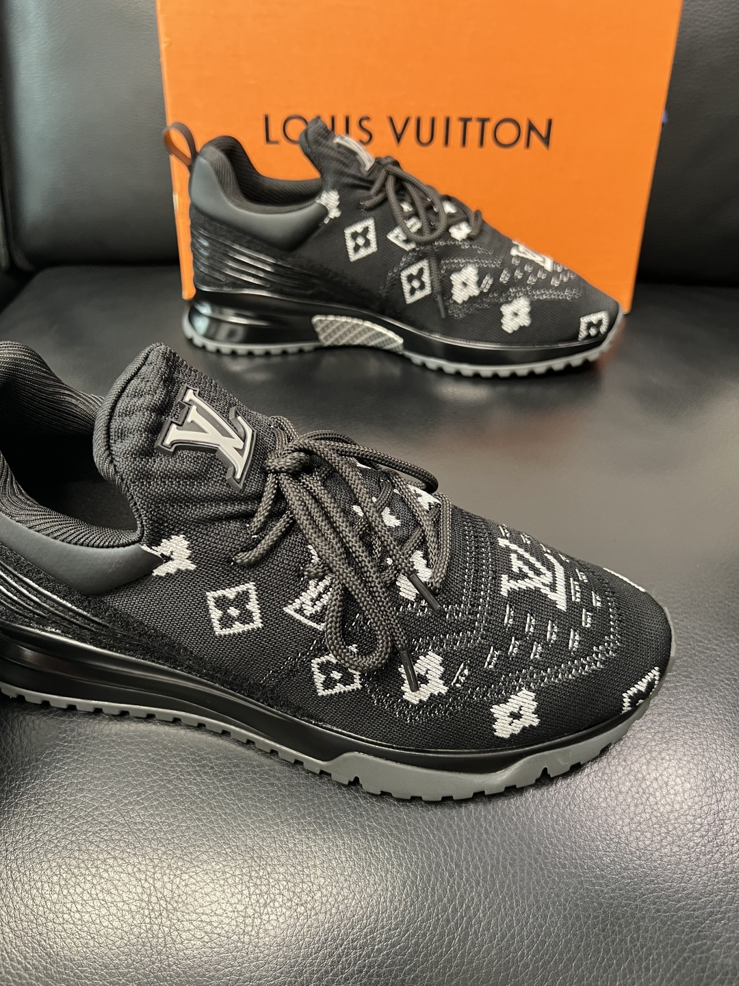Lv  高品质  顶级工艺品  路易威登，运动板鞋专柜同步，鞋面意大利进口飞织面料，高品质拼接缤纷色彩复