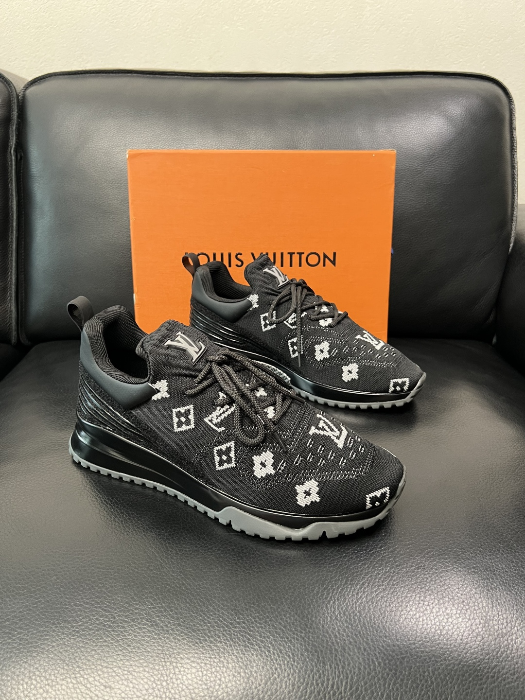 Lv  高品质  顶级工艺品  路易威登，运动板鞋专柜同步，鞋面意大利进口飞织面料，高品质拼接缤纷色彩复