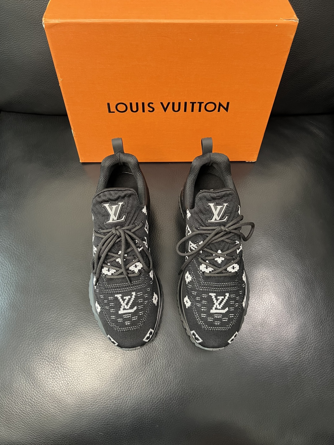 Lv  高品质  顶级工艺品  路易威登，运动板鞋专柜同步，鞋面意大利进口飞织面料，高品质拼接缤纷色彩复